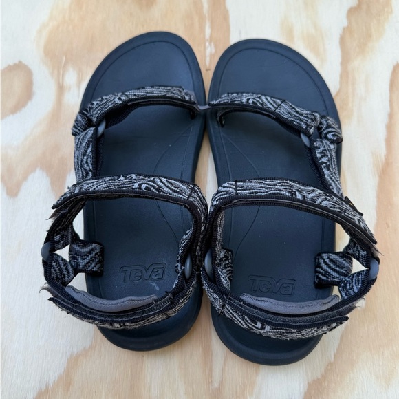 Teva Black and Gray Strappy Sandals Size 5 - Picture 4 of 9
